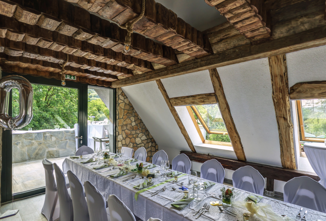 Schlosscafe Restaurant Cafe Biergarten Festräume | Locations | Beuren | 💍  WeddyPlace