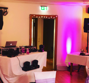Main image for gallery Dienstleistung: DJ, Licht, Ton, Beleuchtung, Fotobox, Service