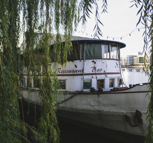 Main image for gallery Hoppetosse (fest verankertes Eventschiff)