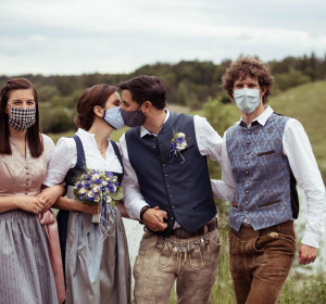 Main image for gallery Lächeln unter die Masken bitte....