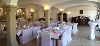 Main image for gallery Feiern auf dem Rittergut