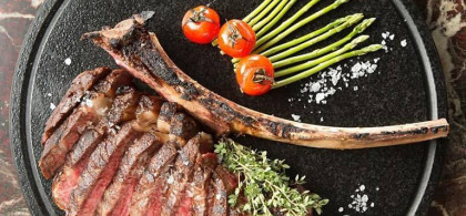 Main image for gallery Festliches Essen