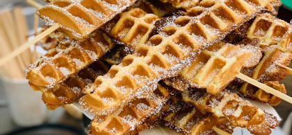 Main image for gallery frische Waffeln am Stiel