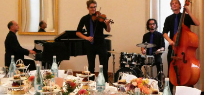 Main image for gallery Pizzicato Blue Dinnerband