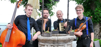 Main image for gallery Pizzicato Blue Mobile Band