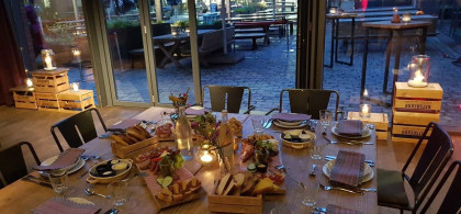 Main image for gallery Altes Mädchen Diele