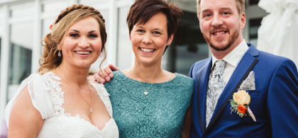 Main image for gallery Glückliche Brautpaare