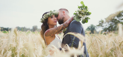 Main image for gallery Hochzeitsreportage in Schuhbauers Tenne in Kirchdorf an der Amper