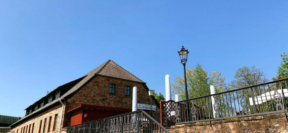 Main image for gallery Große Terrasse mit angrenzendem Kinderspielplatz