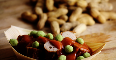 Main image for gallery Erdnuss-Wasabi Currywurst