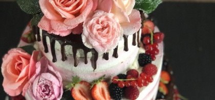 Main image for gallery Semi Naked Cake, Naked Cake & Dripping Cake 