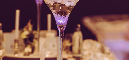 Main image for gallery Elegante Hochzeitsdekoration in mint – rosé – rauchgrün im H4 Hotel in Kassel