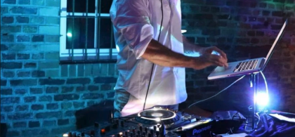 Main image for gallery DJ Hochzeit im Garten