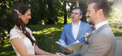 Main image for gallery mitten beim Ja-Wort