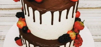 Main image for gallery Semi Naked Wedding Cake