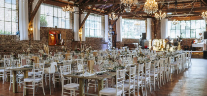 Main image for gallery Romantische Septemberhochzeit in 2020 auf einer Wasserburg