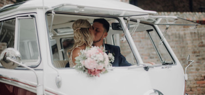 Main image for gallery Svenja & Marcel smooching at the split windows