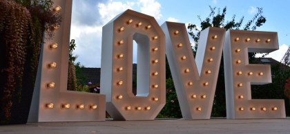 Main image for gallery XXL Leuchtbuchstaben - 1,30m - "LOVE"