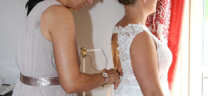 Main image for gallery Als Rednerin mal schnell der Braut ins Kleid helfen