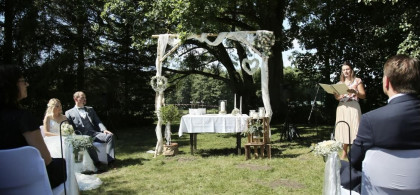 Main image for gallery Love is in the air