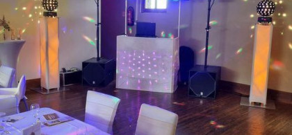 Main image for gallery Aufbau für eine Hochzeit