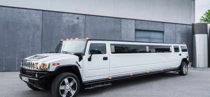 Main image for gallery Weiße Hummer Stretchlimousine für ganz NRW mieten