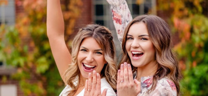 Main image for gallery Julia & Larissa