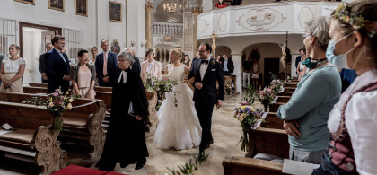Main image for gallery Hochzeitsreportage und Brautstyling auf Hofgut Sickershofen