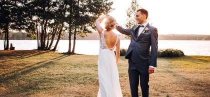 Main image for gallery Sommerhochzeit mit Fotos im Abendlicht