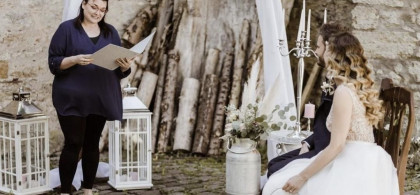 Main image for gallery Freie Traurednerin