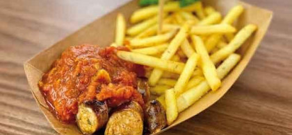 Main image for gallery Currywurst Pommes