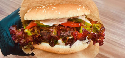 Main image for gallery Hamburger mit 100% Rind oder vegetarisch