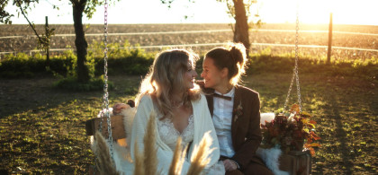 Main image for gallery Isa & Vanessa