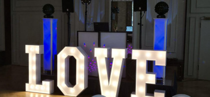 Main image for gallery Kleiner Aufbau mit LED Buchstaben