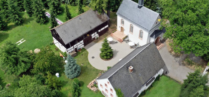 Main image for gallery Die Hochzeitslocation Hochzeitskapelle mit Festscheune und 9000 m² Grundstück im Grünen