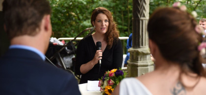 Main image for gallery Traurednerin Marion Sadza