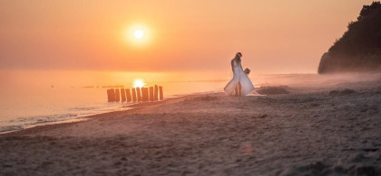 Main image for gallery Brunhilde tanzt im Sonnenaufgang