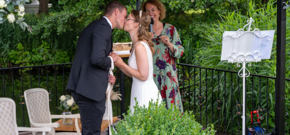 Main image for gallery Der Kuss bei einer freien Trauung