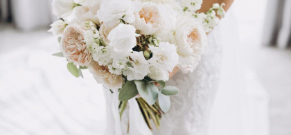 Main image for gallery Schöner Brautstrauß weiß-rosa