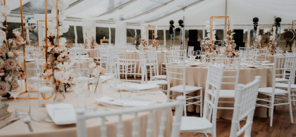 Main image for gallery Freie Zeremonie und glamouröse Zelthochzeit im Golfpark Gudensberg