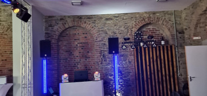 Main image for gallery Aufbau für eine Hochzeit