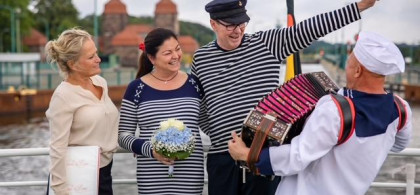 Main image for gallery Monika & Jörg auf der Weser