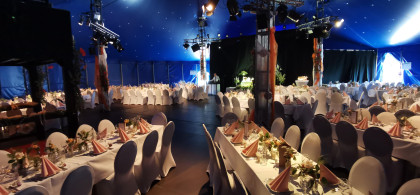 Main image for gallery Hochzeit im Zirkuszelt