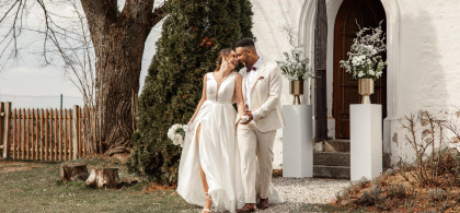 Main image for gallery White Wedding