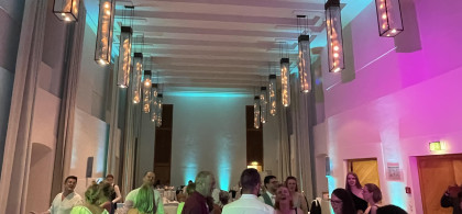 Main image for gallery Tanzende Menschen in München