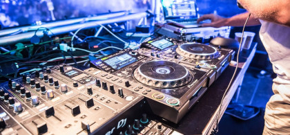 Main image for gallery Action