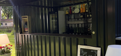 Main image for gallery Barcontainer im Park