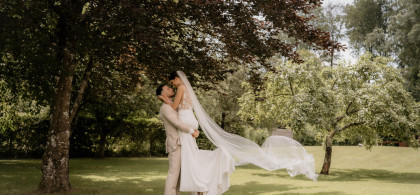 Main image for gallery Authentische Trauzeremonien voller Leichtigkeit & Tiefe