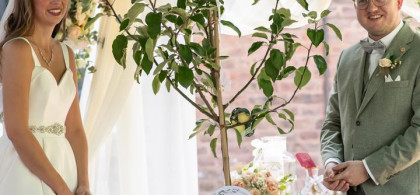 Main image for gallery Ein Bäumchen pflanzen zur Hochzeit