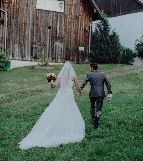 Main image for gallery Scheunenhochzeit